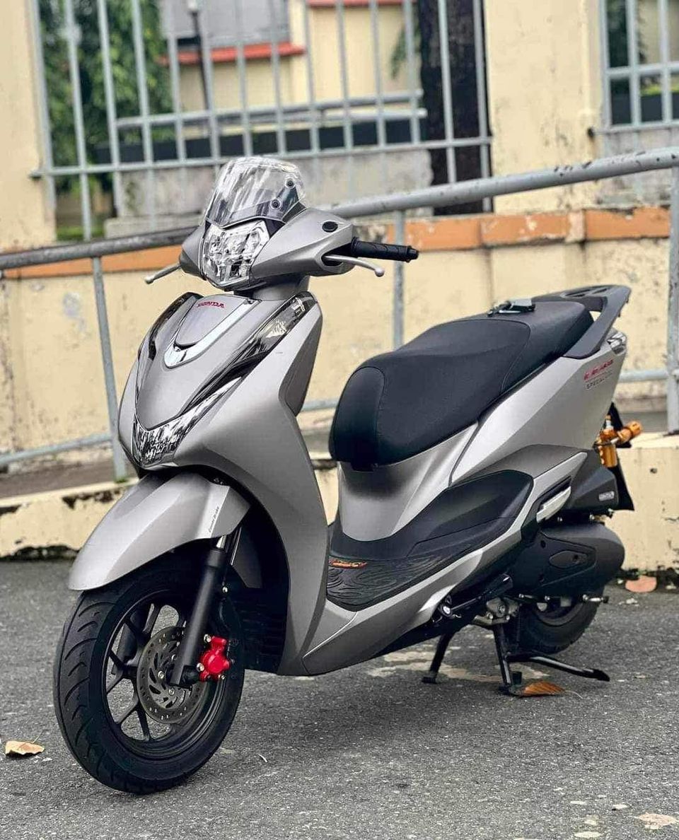 Cập nhật giá Honda Lead bạc 2024 và những cải tiến đáng chú ý